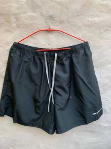 New Balance orignal with bill Black Shorts