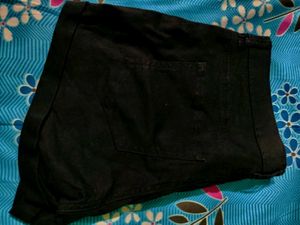 Black short pant