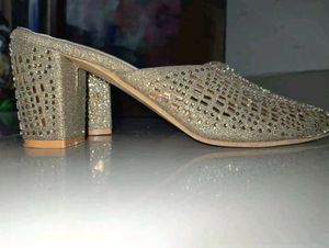 Golden heels 👠