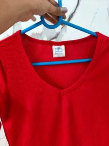 Chic Red Ribbed V-Neck Long Sleeve Crop Top