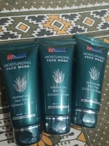 Dr. Batra&#39;s Moisturizing Face Wash