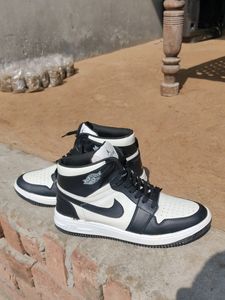 Jordan Retro 1 Black White