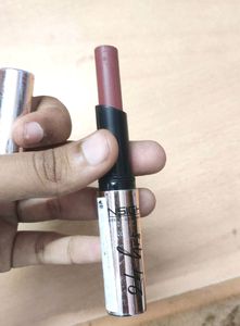 Insight- Stay Basic Matte Non transfer Lipstick