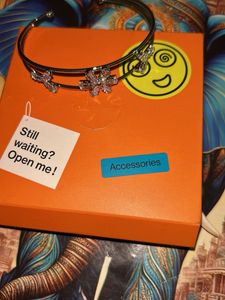 Sparkling Floral bracelet and bride to be hairband