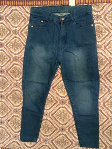 Women 2 High Waist Jeans.