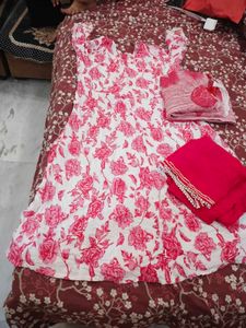 A line kurta dupatta pant