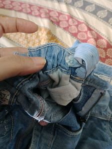 Cute Girl&#39;s Denim Jeans