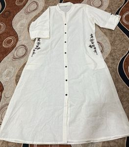 Unused New White Embroidered Kurta Set
