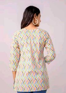 🌸 Stylish Multicolor Short Kurti 🌸