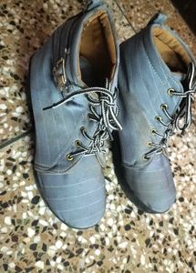 &#34;Stylish Grey Ankle Boots for Women