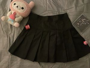 Black Pleated Y2K Punk Skirt