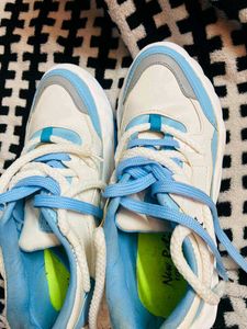 Trendy White Sneakers🤎