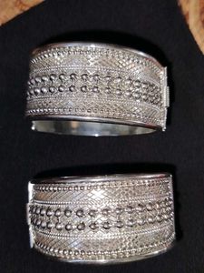 Beautiful Adjustable Stone Silver Bangle