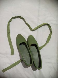 COMBO OLIVE CROP TOPAND BELT WITH OLIV SHOES