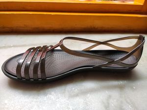 crocs upto 70% off
