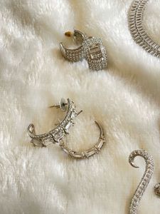 3 Sparkling Earring and 1 bracelet Collection