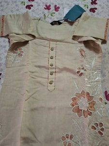Elegant Floral Embroidered Kurta