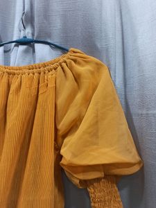 A Stretchable Yellow Top