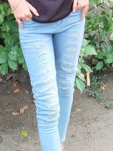 TYFFYN Women Slim Mid Rise Light Blue Jeans