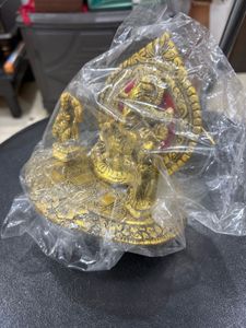 Ganesha With Riddhi and Siddhi