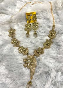 Sparkling Gold-Tone Necklace Set