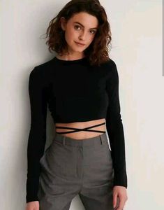 Black Long Sleeve Crop Top