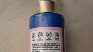 St.Botanica Anti Hair Fall Shampoo