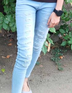 TYFFYN Women Slim Mid Rise Light Blue Jeans