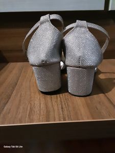SILVER STYLISH KITTEN BLOCK HEELS