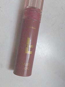 beautiful nude pink lequid mate lipstick