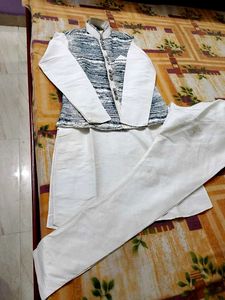 Men&#39;s Kurta Pajama with Patterned Vest
