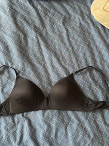 seamless  Black Bra