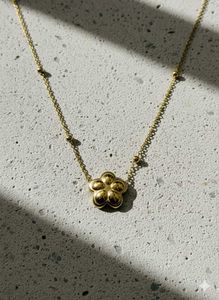 Gold Flower Pendant Necklace