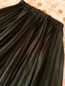 Elegant Black Pleated Skirt