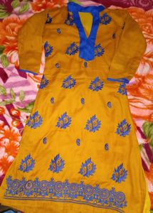 It Is A Beautiful Kurthi....And Good Condition 🥰