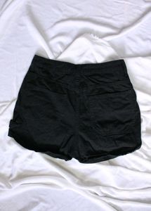 H&amp;M Black High-Waisted Shorts