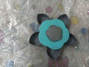 Brand New Flower-Shaped Snack Container