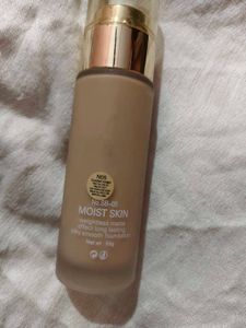 foundation, primer, compact,golden jwellery.