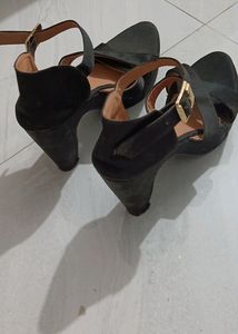 Denil Black Sandals