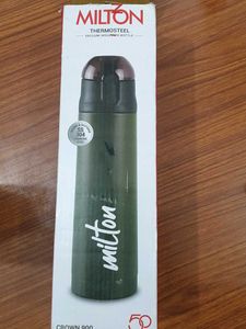 Milton Thermosteel Crown 900 Water Bottle