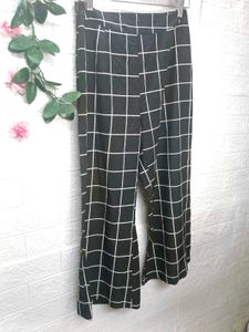 Size 28 To 30 Inches Checkered Wide Leg Pants