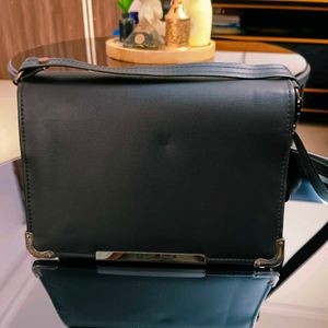 🛍️ Elegant Black Sling Bag ⭐⭐⭐⭐⭐