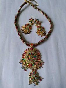 Vibrant Rhinestone Necklace &amp; Earring Set
