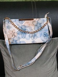 🎀Cute Sling Bag At Affordable Price 🎀