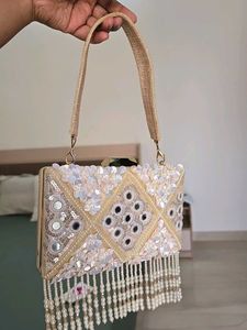 LAVIE LUXE Flower Embroidered Clutch