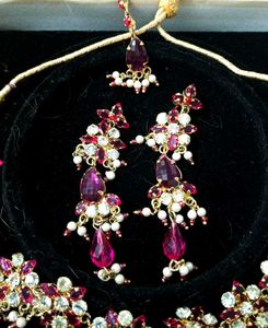 Beautiful Pink Pearl Necklace Set With Mangtika