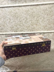 Wooden Designer box With 4 Glass Jards