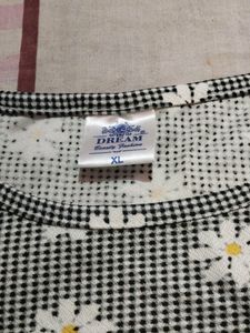 Black And White Tops💌