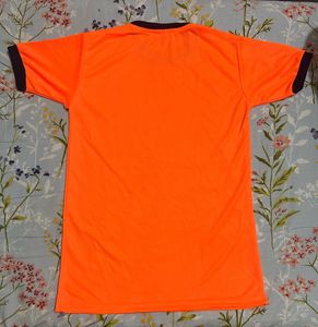 NEW Tshirt (Size S)