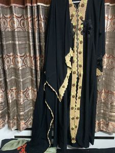 Beautiful Curosio..abaya....